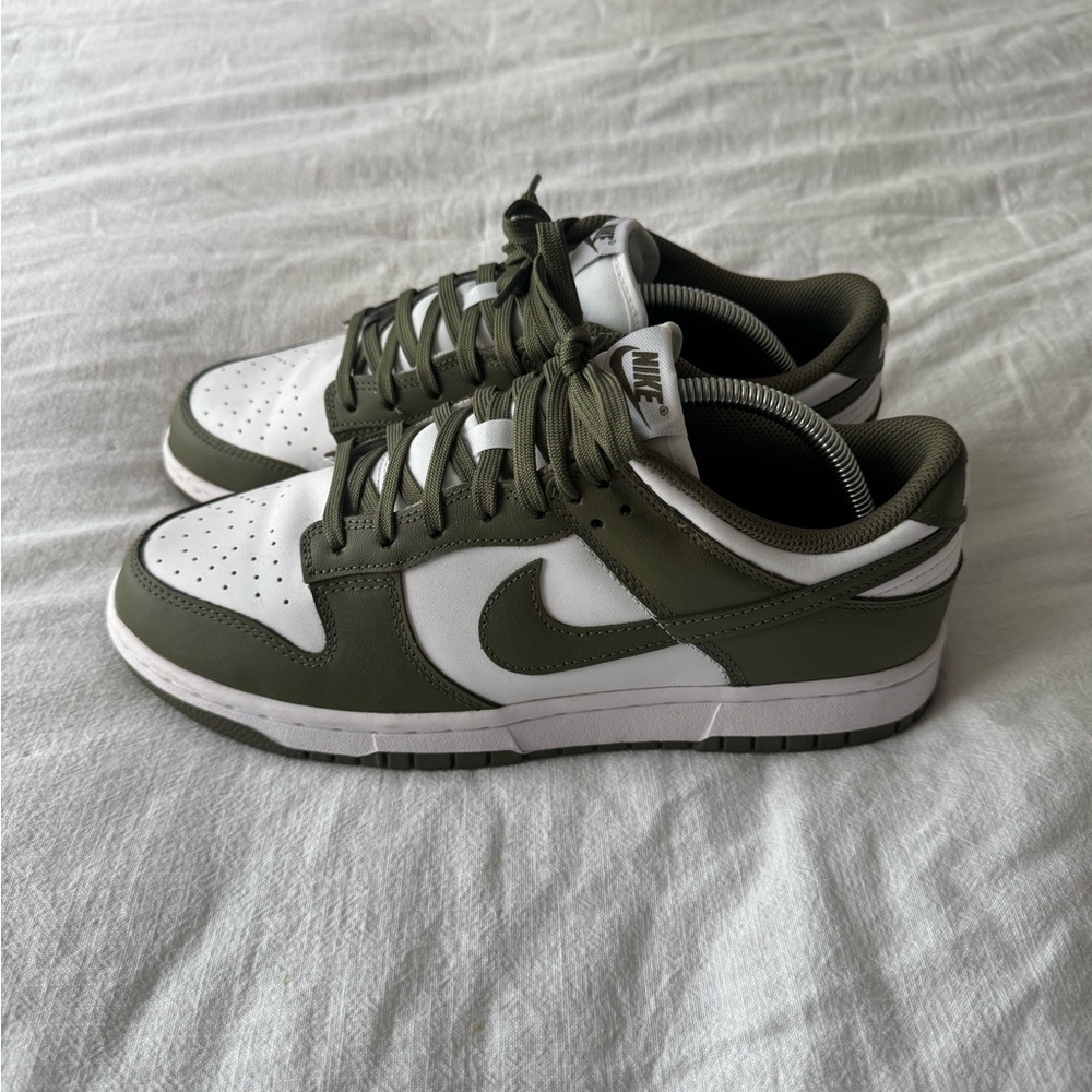 Nike Men's Green and White Dunk Sneakers